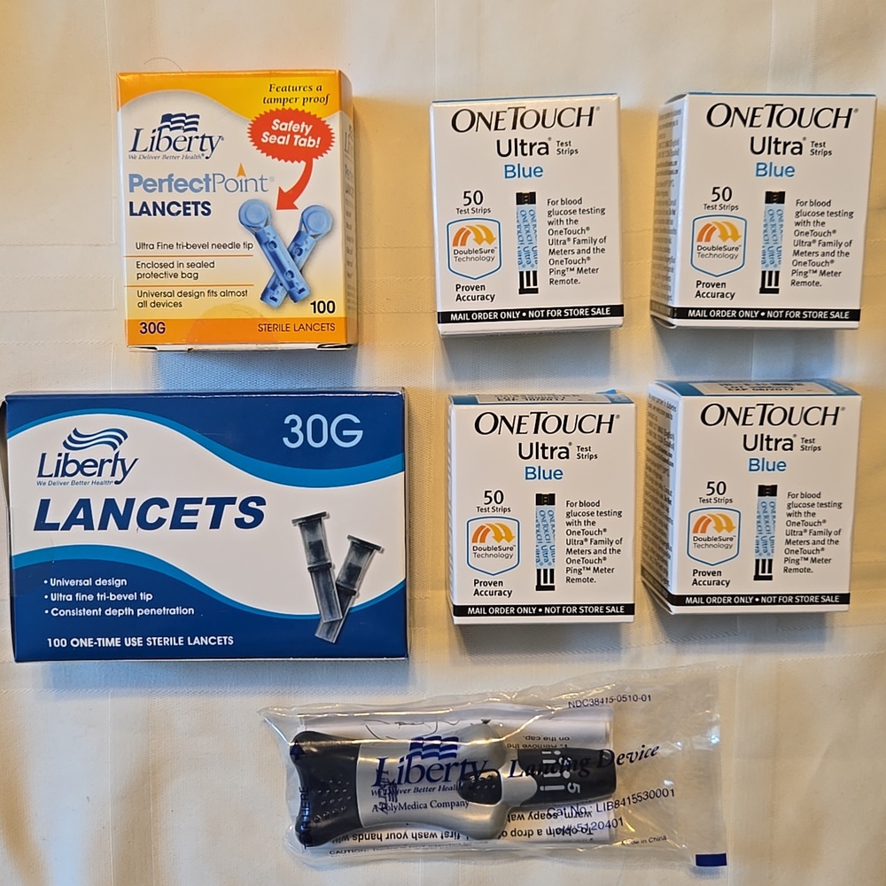 New One Touch Ultra Blue 4 Boxes 200 Test Strips Expired 200 Lancets 30G Lancing